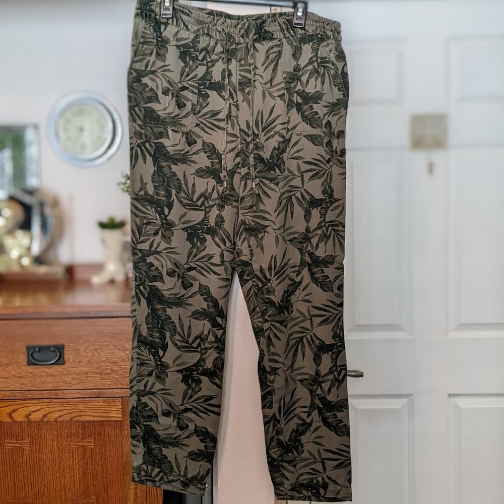 Old Navy Leaf / Leaves / Camouflage Pull on Large Lyocell these are for TALL - Picture 2 of 9